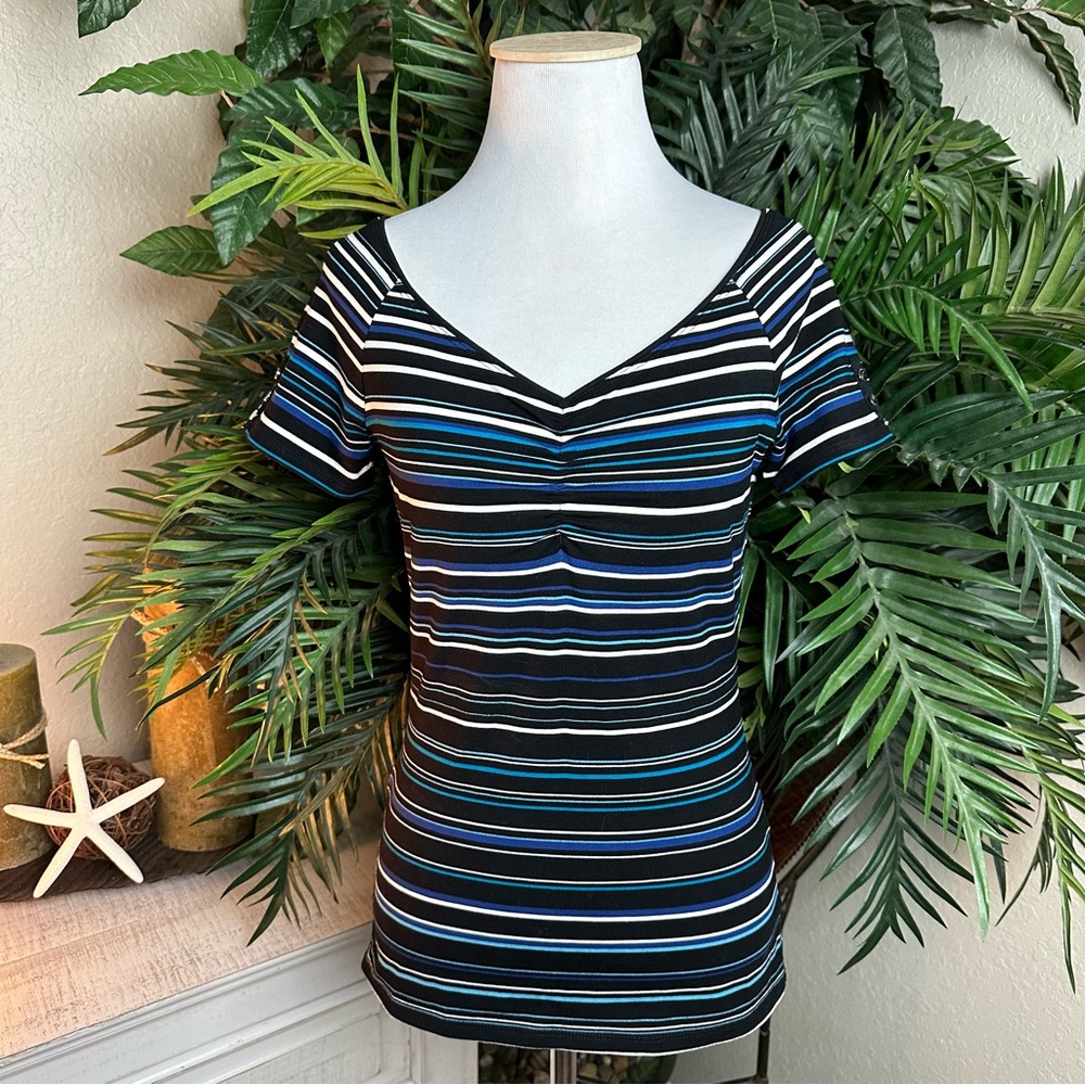WHITE HOUSE BLACK MARKET - XS Striped Stretch V Neck Short Sleeve Shirt